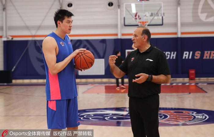季后赛如何通过团队训练提升默契_1